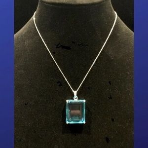 Elegant Silver and Blue Pendant Necklace